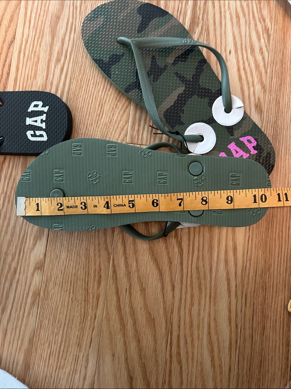 GAP Camouflage and Black Flip Flops - Picture 14 of 14